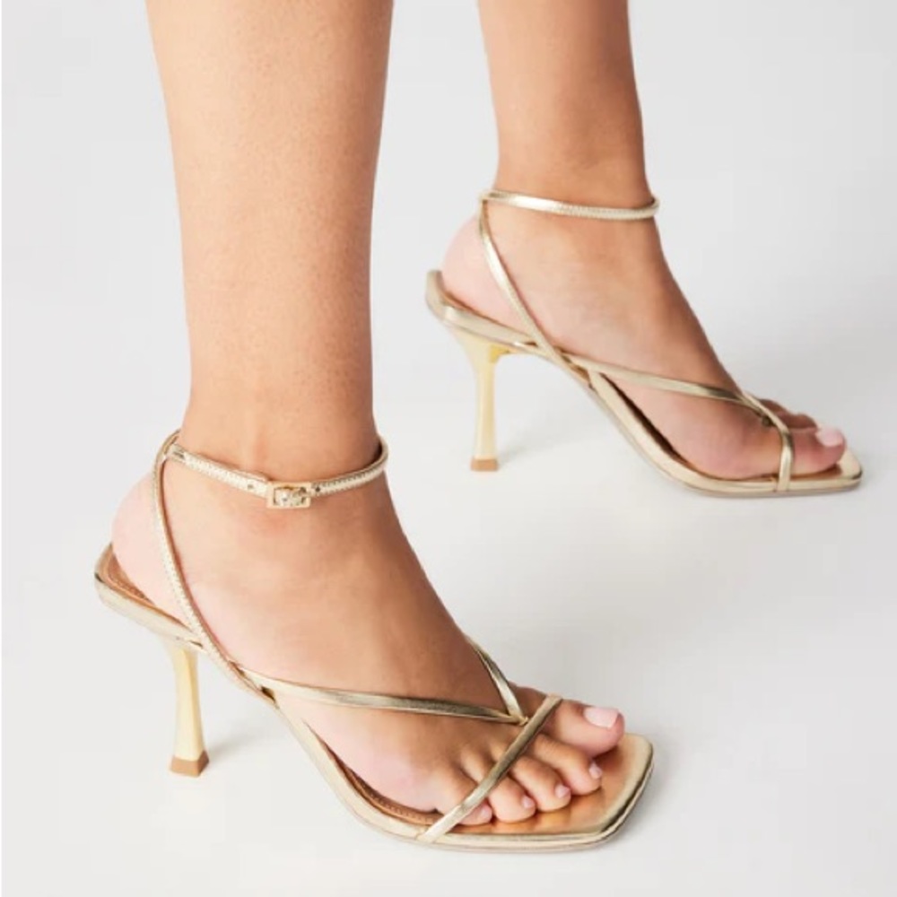 ANNIE champagne Strappy Heel Women's Square Toe Heel size 6.5